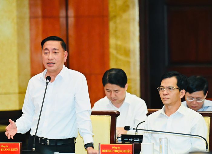  Trưởng Ban Tổ chức Thành ủy Phạm Thành Kiên trao đổi tại hội nghị. Ảnh: VIỆT DŨNG 