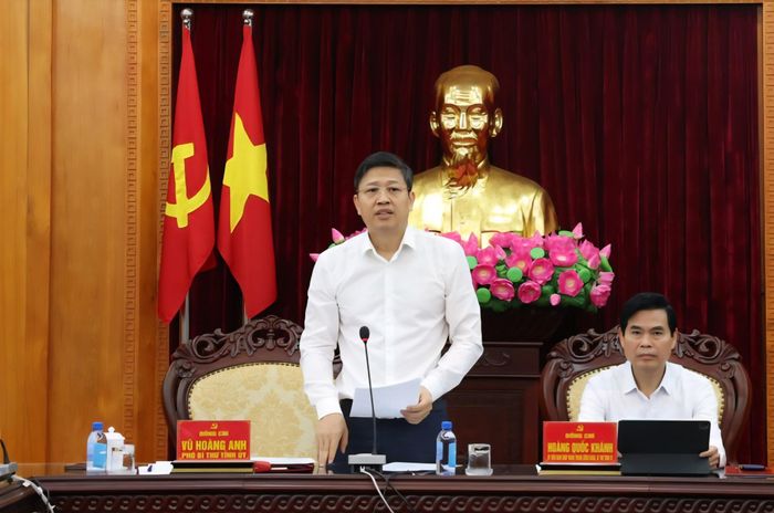 Phó Bí thư Tỉnh ủy Lạng Sơn Vũ Hoàng Anh phát biểu tại hội nghị - Ảnh: Hoàng Hiếu.