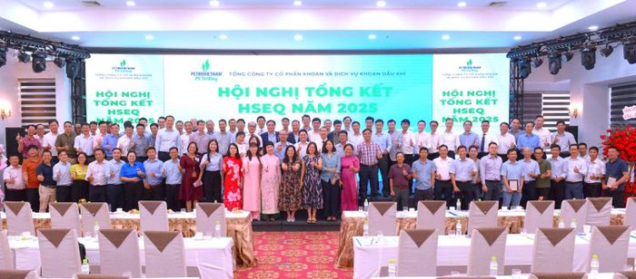Ban lãnh đạo PV Drilling và các đại biểu tham dự Hội nghị HSEQ năm 2025