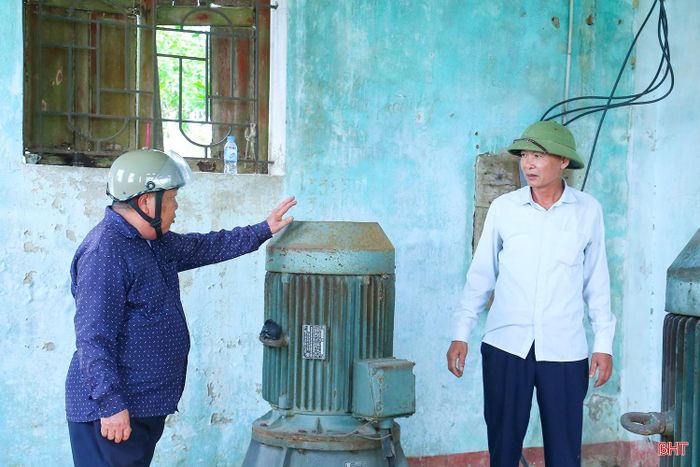  Được biết, trạm bơm này đưa vào vận hành cách đây khoảng 20 năm với 2 máy bơm trục đứng (công suất bơm mỗi máy 1.800m3/h). Tuy nhiên, hiện nay, một máy đã hư hỏng, “đắp chiếu” hơn 2 năm nay; máy còn lại xuống cấp, hoạt động cầm chừng, không tối ưu công suất cấp nước như trước. Trong bối cảnh sản xuất nông nghiệp phụ thuộc lớn vào nguồn nước tưới, việc trạm bơm hoạt động không ổn định đã và đang ảnh hưởng trực tiếp đến tiến độ, hiệu quả sản xuất của người dân. 