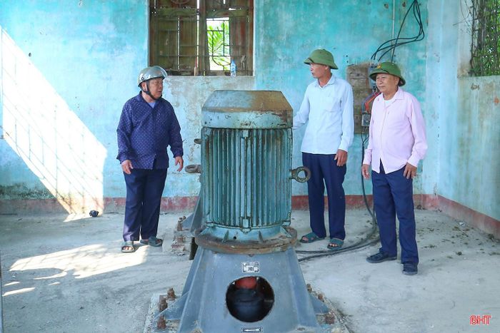 Theo ông Phan Bá Ninh - Trưởng phòng Kinh tế (UBND xã Đông Kinh), trạm bơm Sông Già là công trình thủy lợi giữ vai trò quan trọng trong bảo đảm nguồn nước phục vụ sản xuất nông nghiệp trên địa bàn. Tuy nhiên, sau thời gian khai thác, nhiều hạng mục của trạm đã xuống cấp, ảnh hưởng đến quá trình vận hành. Trong khi đó, kinh phí sửa chữa khá lớn nên xã sẽ tiếp tục huy động nguồn lực của các cấp, ngành và bà con nhân dân để từng bước đầu tư, nâng cấp công trình trong thời gian tới.