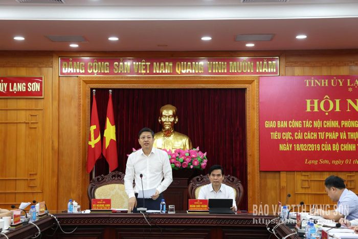 Đồng chí Vũ Hoàng Anh, Phó Bí thư Tỉnh ủy phát biểu tại hội nghị