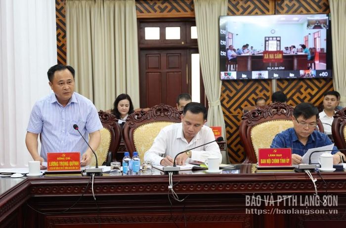 Đồng chí Lương Trọng Quỳnh, Ủy viên Ban Thường vụ Tỉnh ủy, Trưởng Ban Nội chính Tỉnh ủy, Phó Trưởng ban Thường trực Ban Chỉ đạo PCTNLPTC tỉnh điều hành thảo luận tại hội nghị
