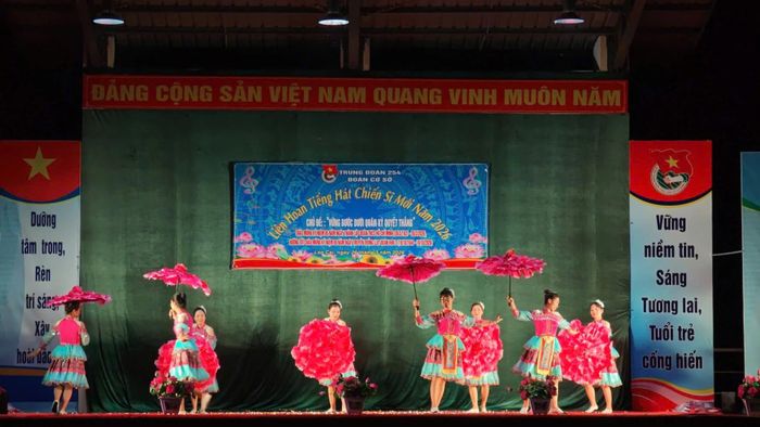Chương trình Liên hoan tiếng hát chiến sĩ mới được Trung đoàn 254 phối hợp tổ chức đã tạo được không khí ấm áp, gần gũi.