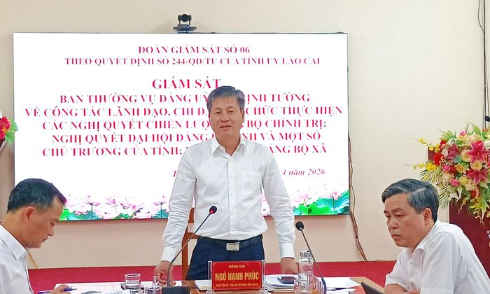  Đồng chí Ngô Hạnh Phúc phát biểu kết luận buổi làm việc tại xã Trịnh Tường. 