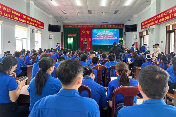 Chương trình "Bình dân học vụ số" triển khai tập huấn nâng cao kĩ năng ứng dụng AI cho đoàn viên thanh niên trên địa bàn xã Tuy Đức