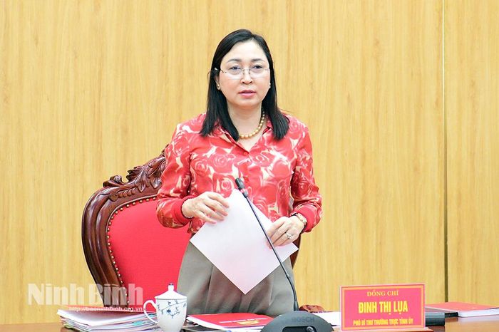 Đồng chí Đinh Thị Lụa, Phó Bí thư Thường trực Tỉnh ủy phát biểu kết luận hội nghị.