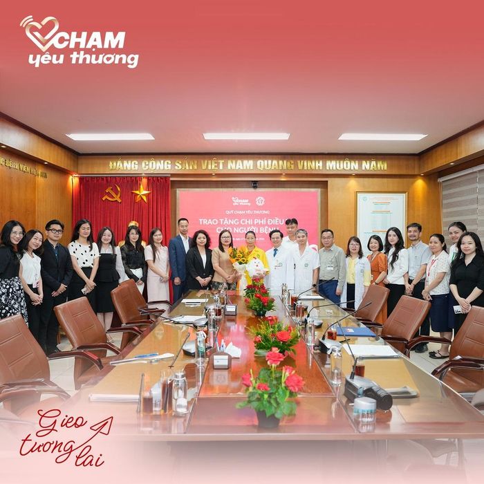 Sự kiện đánh dấu hành trình chung tay của hai đơn vị trong các hoạt động xã hội, hướng tới hỗ trợ toàn diện cho người bệnh. Ảnh: Chạm Yêu Thương