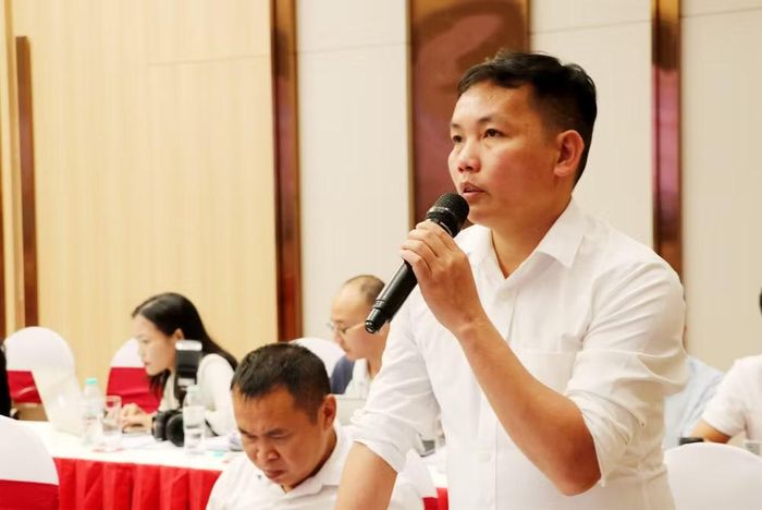 Tại cuộc họp báo, đại diện các cơ quan báo chí đề nghị cơ quan chức năng làm rõ nhiều vấn đề được dư luận quan tâm trong thời gian qua.