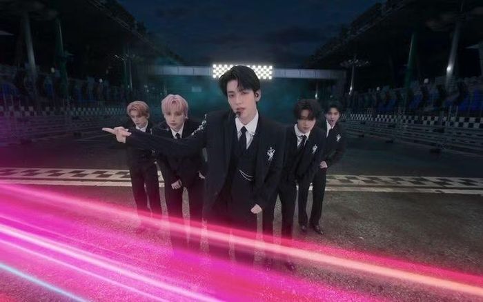 Các thành viên của nhóm nhạc nam K-pop TXT biểu diễn trong buổi hòa nhạc thực tế ảo (VR) của nhóm, "TOMORROW X TOGETHER VR CONCERT : HEART ATTACK". (Ảnh do AMAZE cung cấp).