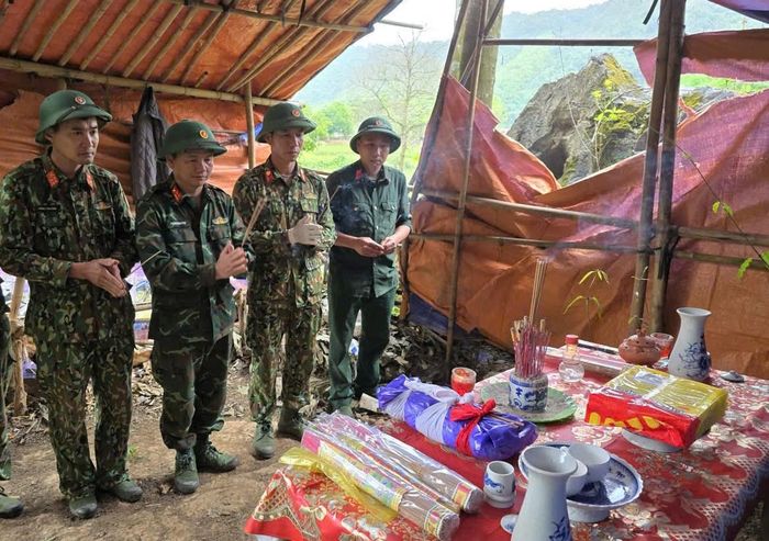  Tìm kiếm, quy tập hài cốt liệt sĩ tại Quảng Trị. Ảnh: XUÂN DIỆN 