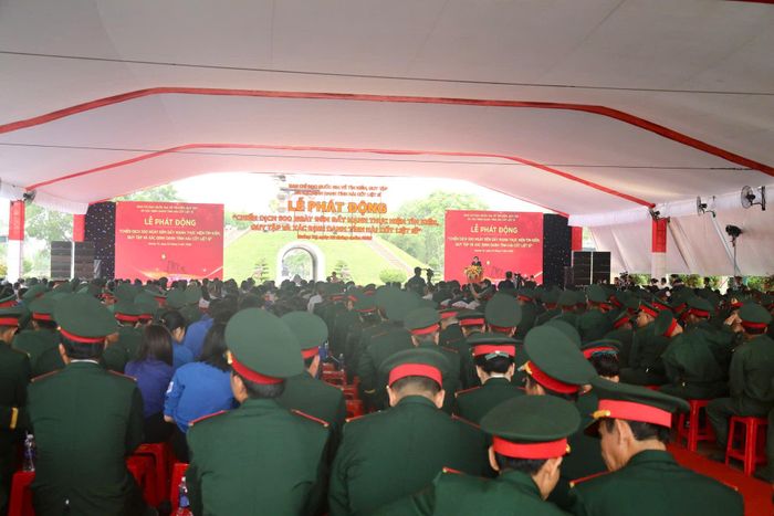  Đại diện các bộ, ngành Trung ương và lực lượng vũ trang, cựu chiến binh, gia đình thân nhân liệt sĩ, đoàn viên thanh niên tham dự lễ phát động 