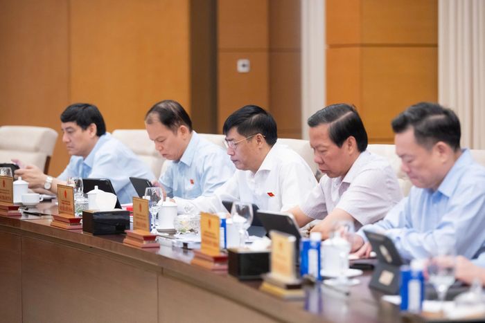 Các đại biểu tham dự phiên họp.