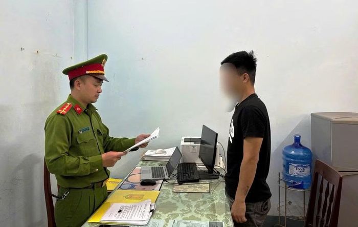 T.M.H. tại cơ quan công an.