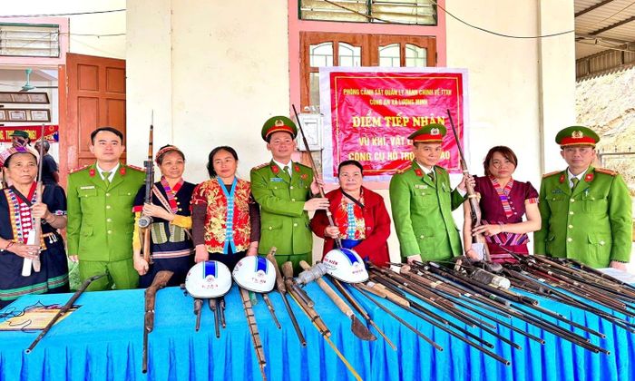 Lực lượng chức năng thu hồi 45 khẩu súng tự chế tại xã Lượng Minh trong thời gian ngắn.