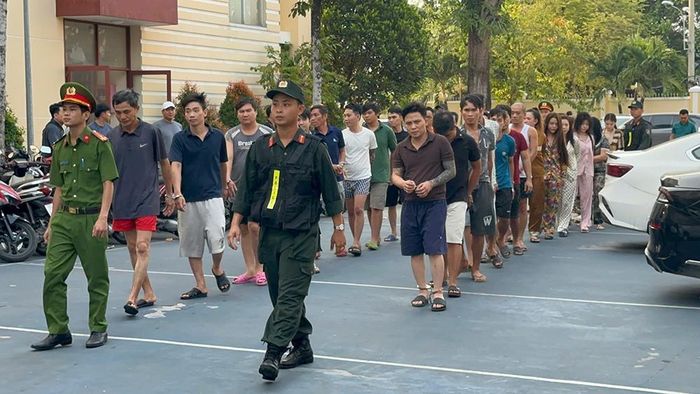 Các đối tượng cầm đầu lôi kéo con ruột, mẹ ruột tham gia hoạt động buôn bán ma túy. Ảnh: CA