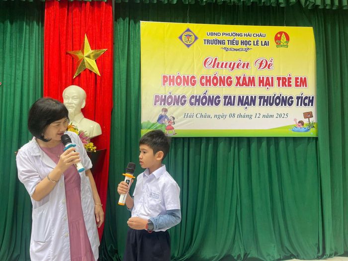 Học sinh Trường Tiểu học Lê Lai tương tác tại chuyên đề phòng chống xâm hại trẻ em. Ảnh: T.H