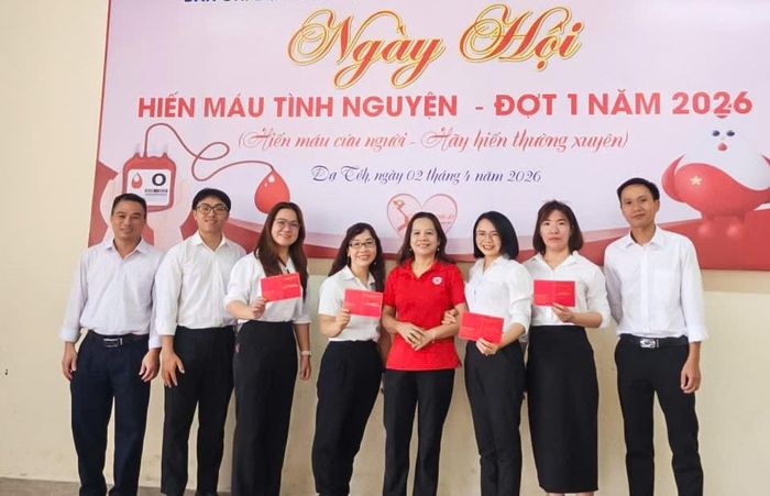 Đông đảo cán bộ, công chức, lực lượng vũ trang và Nhân dân trên địa bàn xã Đạ Tẻh tham gia hiến máu