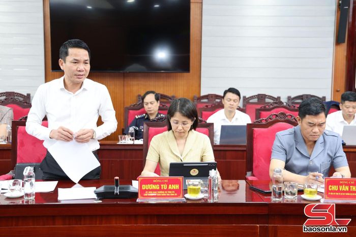 Đồng chí Chánh Thanh tra tỉnh báo cáo tại hội nghị.