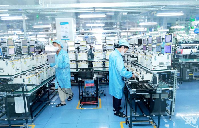 Sản xuất linh kiện điện tử tại Công ty TNHH DBG Technology Việt Nam (Khu công nghiệp Yên Bình) với công suất 30 triệu sản phẩm/năm. 