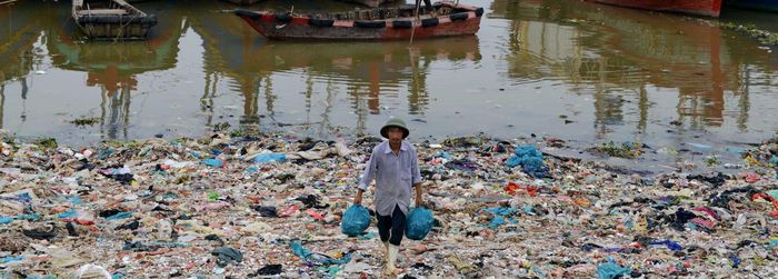 Tình trạng ô nhiễm môi trường còn phức tạp. Ảnh: N.Lộc