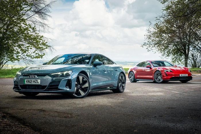  Cả hai thương hiệu Porsche và Audi đều đang gặp những khó khăn nhất định, đặc biệt trong việc cân bằng giữa phân khúc các dòng sản phẩm điện hóa và mẫu xe truyền thống, nơi có những khách hàng trung thành với động cơ xăng. 