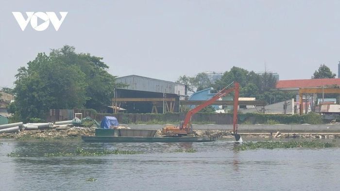  Chỉ trong khoảng hai phút, phương tiện này đã đi được quãng đường khá dài. 