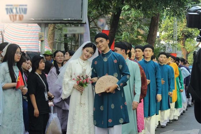 Phúc muốn xây dựng hình ảnh đa dạng, không chỉ là diễn viên, nhà thiết kế mà còn là người mẫu.