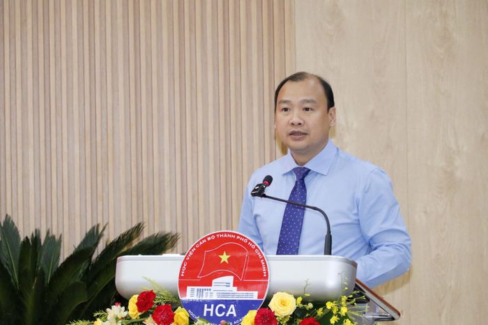  PGS-TS Lê Hải Bình phát biểu đề dẫn hội thảo, sáng 3-4 