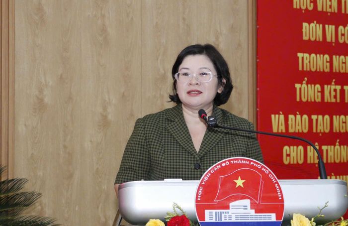  Phó Bí thư Thành ủy TPHCM Văn Thị Bạch Tuyết phát biểu tại hội thảo 