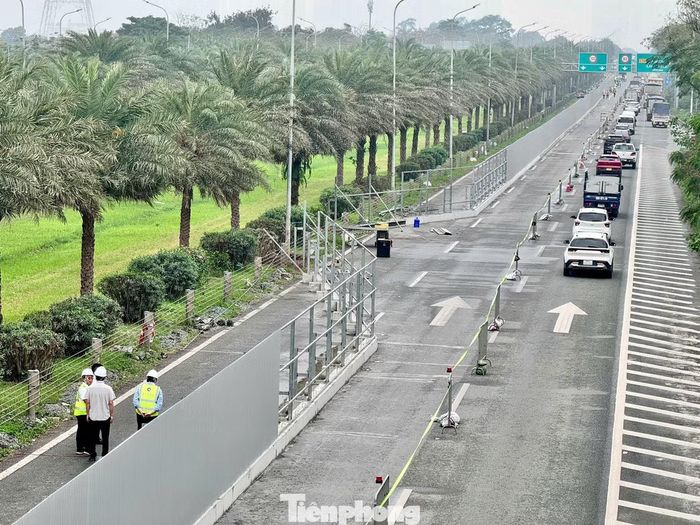 Được biết việc thi công được yêu cầu triển khai theo phương thức "cuốn chiếu", tăng cường nhân lực và thiết bị nhằm rút ngắn thời gian, hạn chế tối đa ảnh hưởng đến việc tham gia giao thông của người dân.