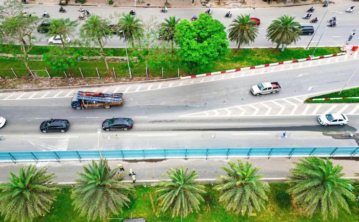 Các phương tiện khi đi qua khu vực này phải giảm tốc độ tối đa xuống 60km/h. Đồng thời, cơ quan chức năng cho phép phương tiện sử dụng làn dừng khẩn cấp nhằm duy trì khả năng lưu thông.