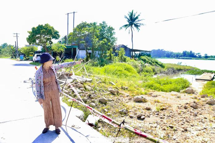 Người dân mong chính quyền sớm có giải pháp, đầu tư xây dựng kè kiên cố nhằm đảm bảo an toàn trong mùa mưa lũ.