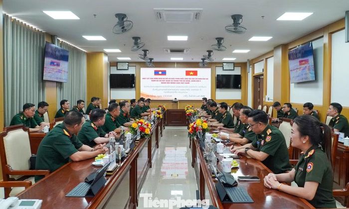Quang cảnh buổi làm việc.