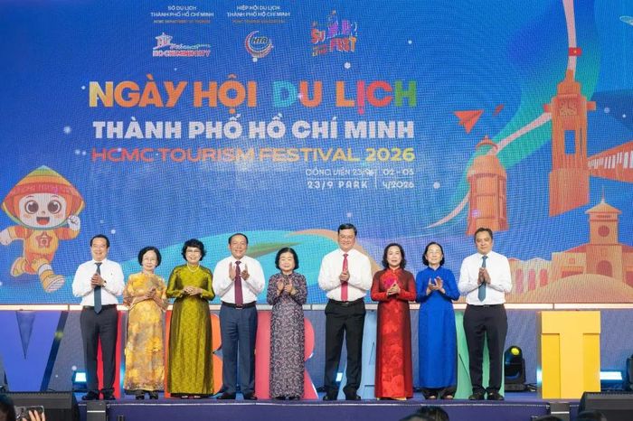Các đại biểu thực hiện nghi thức khai mạc Ngày hội. (Ảnh: Mỹ Phương/TTXVN.)