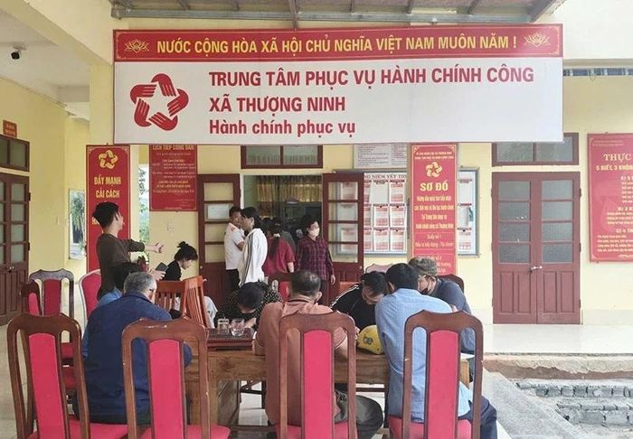 Xã Thượng Ninh chú trọng xây dựng đội ngũ cán bộ chuyên nghiệp, luôn lấy người dân làm trung tâm.
