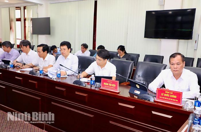 Các đại biểu dự thảo luận tại Tổ 4.