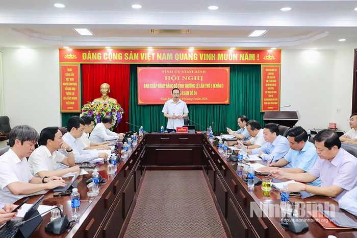 Các đại biểu dự thảo luận tại Tổ 4.