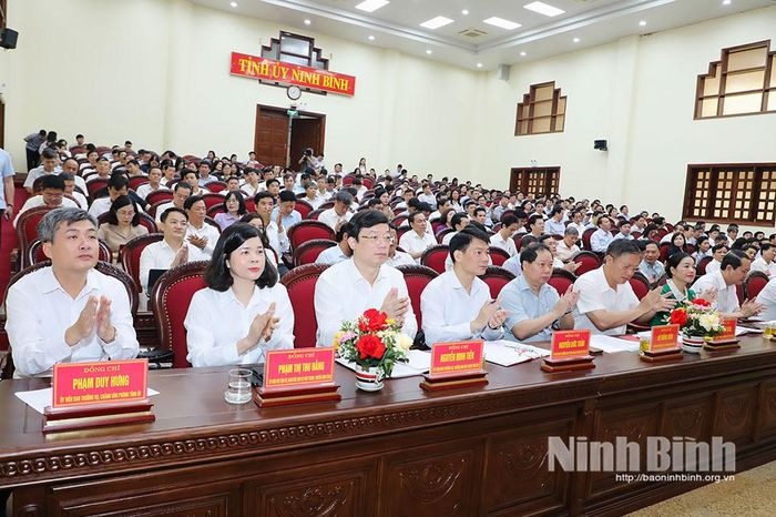 Các đại biểu dự hội nghị.