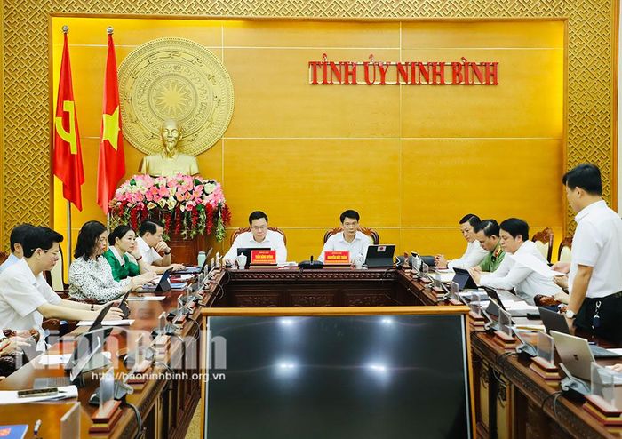 Các đại biểu dự thảo luận tại Tổ 2.