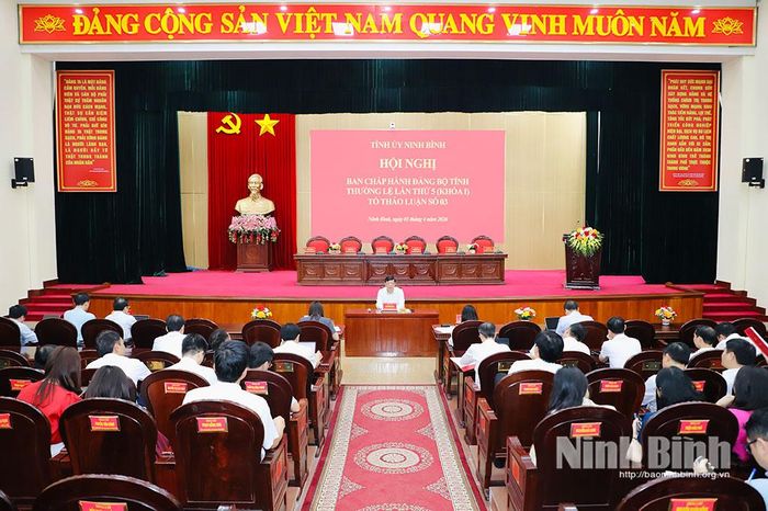 Các đại biểu dự thảo luận tại Tổ 3.