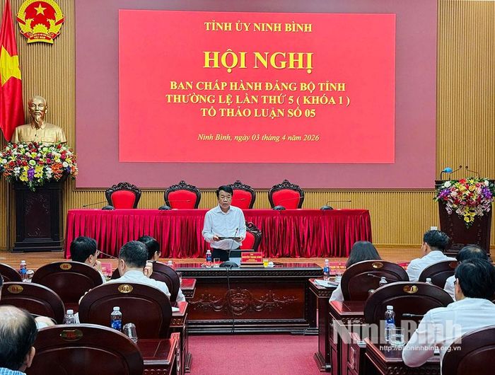 Các đại biểu dự thảo luận tại Tổ 5.