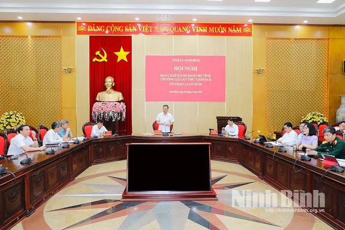 Các đại biểu dự thảo luận tại Tổ 1.