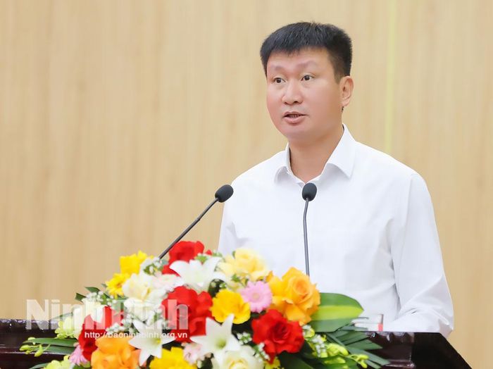 Đồng chí Bí thư Tỉnh ủy Trần Huy Tuấn phát biểu khai mạc hội nghị.