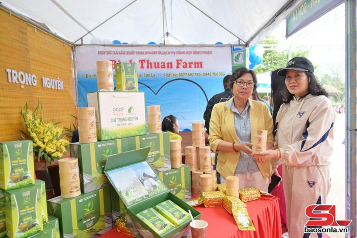 Sản phẩm chè của Công ty chè Trọng Nguyên trưng bày tại chợ thương mại.