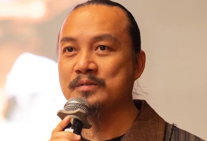 Đạo diễn Cao Trung Hiếu cho biết những bản hit đình đám được trình diễn với tâm thế mới.