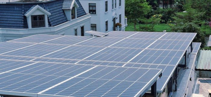 Điện mặt trời mái nhà giúp giảm tiền điện. Ảnh: L.B