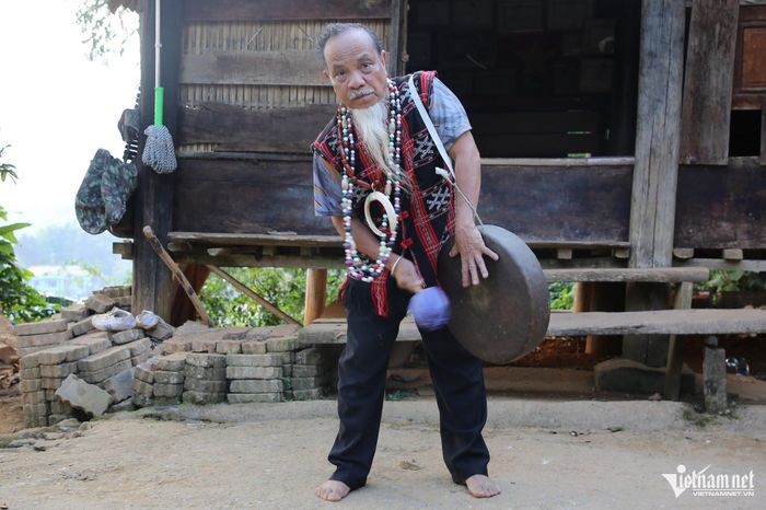 Theo già C’lâu Nhím, hệ thống nhạc cụ của người Cơ Tu rất đa dạng, được sử dụng trong lễ hội và đời sống thường nhật.