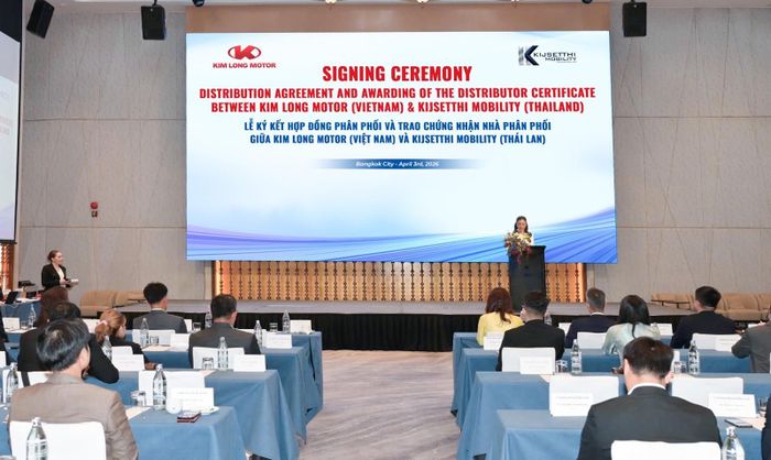 Bà Chalakorn Setthabunnatat - Tổng Giám đốc Kijsetthi Mobility phát biểu tại sự kiện