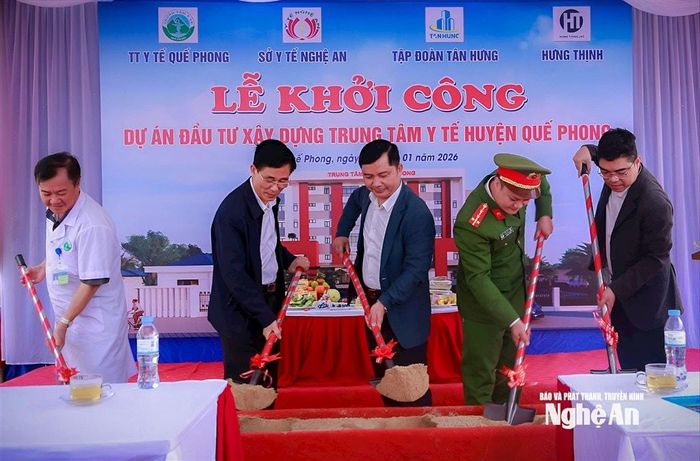 Lễ khởi công Dự án Đầu tư xây dựng Trung tâm Y tế Quế Phong. Ảnh: Phạm Hường